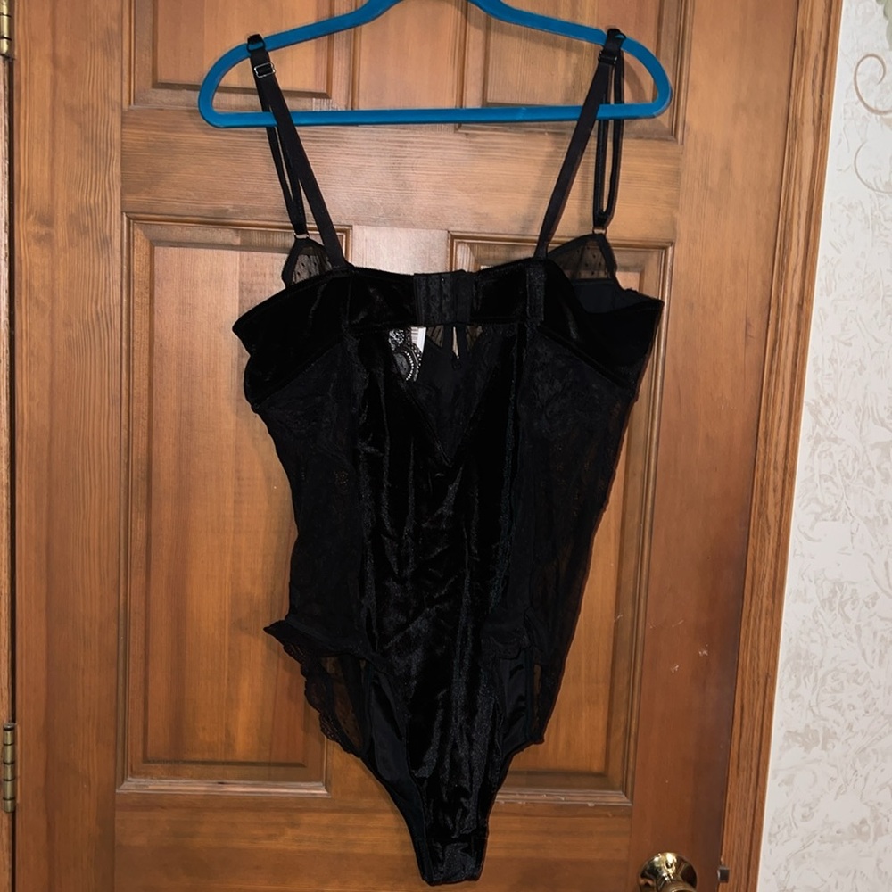 Velour And Lace Bodysuit - Picture 5 of 6